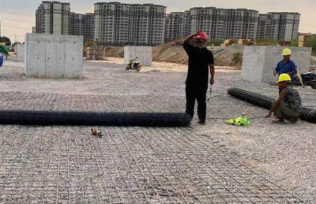 浑南土工格栅铺设前地基要怎么处理？